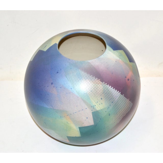 Marked and Numbered John Bergen Studio Canada round Ceramic Vase, Vessel made in the 1980. Hand-painted and glazed in...