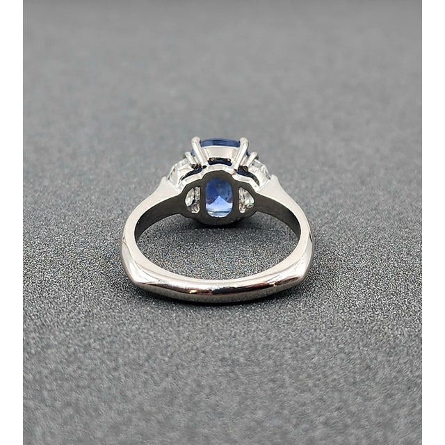 Metal 3.50 Ct Gia Certified Sapphire & Diamond Ring, Size 6.5 For Sale - Image 7 of 11