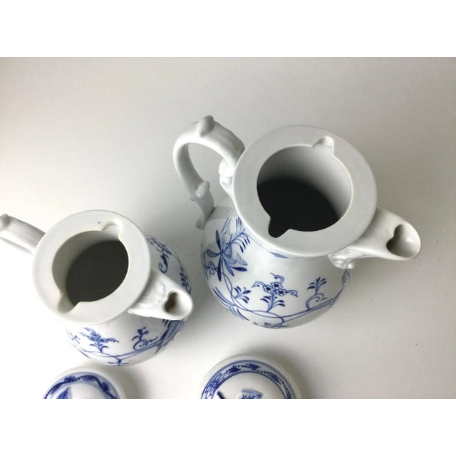 Meissen Blue Onion Coffee Pots - A Pair For Sale In Philadelphia - Image 6 of 11
