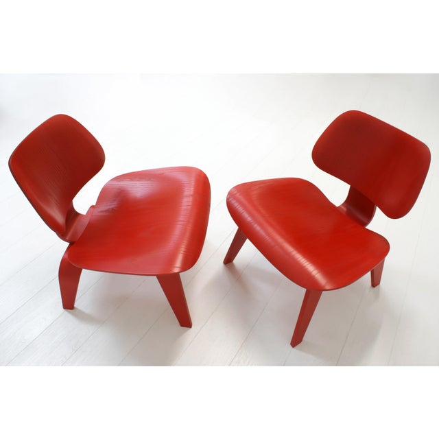 Modern LCW Chairs in Red Stained Ash and Plywood by Charles & Ray Eames for Vitra, 2005, Set of 2 For Sale - Image 3 of 13