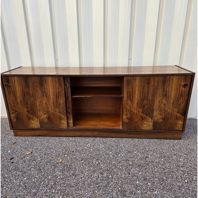 Wood 1970s Rosewood Mid Century Modern Credenza For Sale - Image 7 of 9