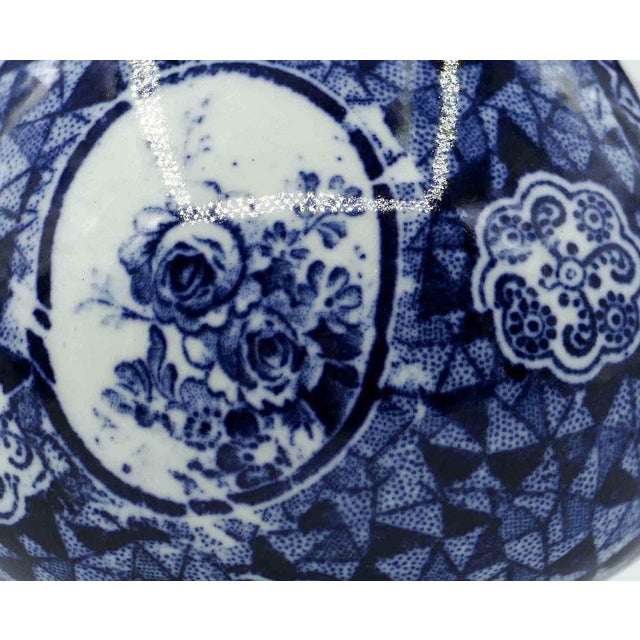 Ceramic vase by Franz Anton Mehlem, realized in the late 19th Century in Bonn, Germany. Very good condition.