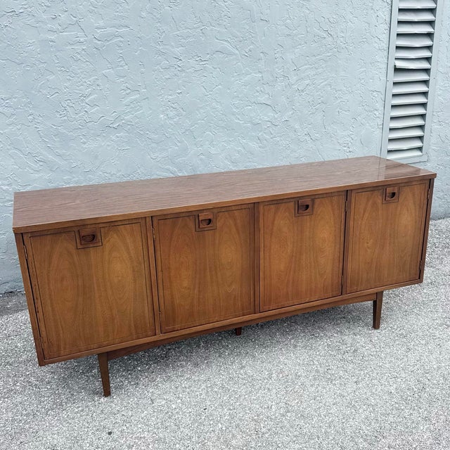 A refined Mid Century Modern credenza by Stanley Furniture, showcasing the era’s signature balance of clean geometry and...