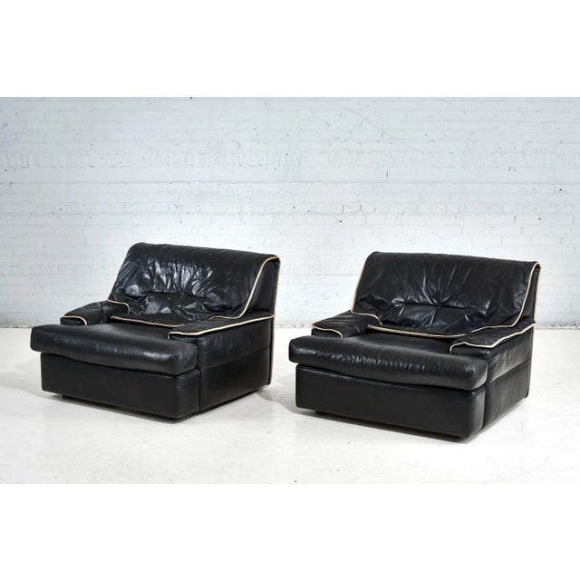 Mid-Century Modern Pair Guido Faleschini Black Leather Lounge Chairs, Italy 1970 For Sale - Image 3 of 12