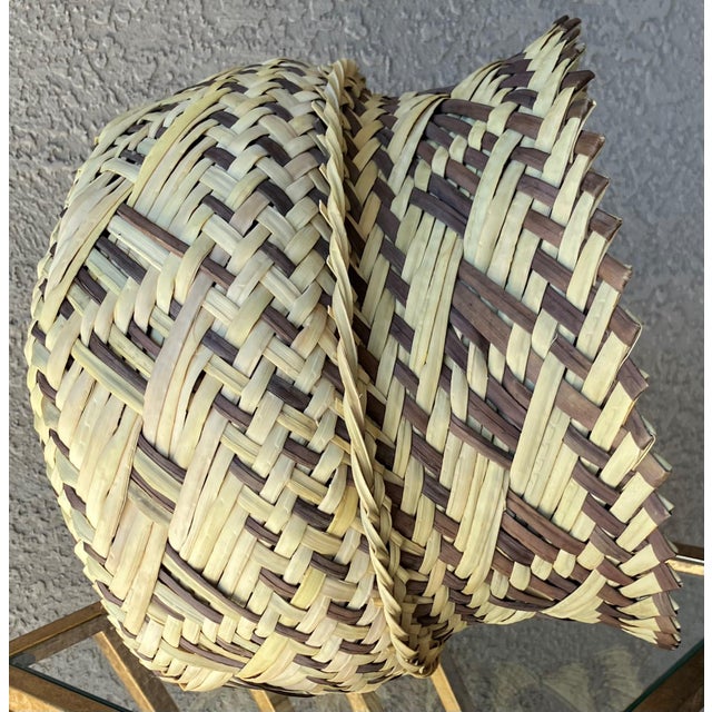 Mexican Late 20th-Century Perfectly-Sized Tarahumara Handwoven Sotol Leaf Basket Cachepot, Mexico For Sale - Image 3 of 17