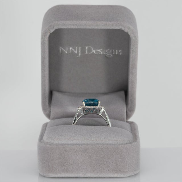 7.9Ct Blue Zircon Ring With Natural Diamond Halo: Solid 14k Gold, Size 6.75 For Sale - Image 4 of 10