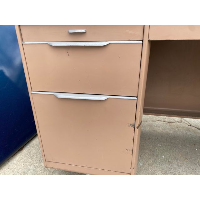 Vintage mid century modern general fireproofing metal tanker desk some scuffs and marks see pictures for details.