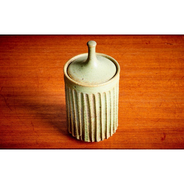 Ceramic Vessels with Lid and Vase in Green by Tom McMillin, USA, 1960s, Set of 5 For Sale - Image 11 of 18