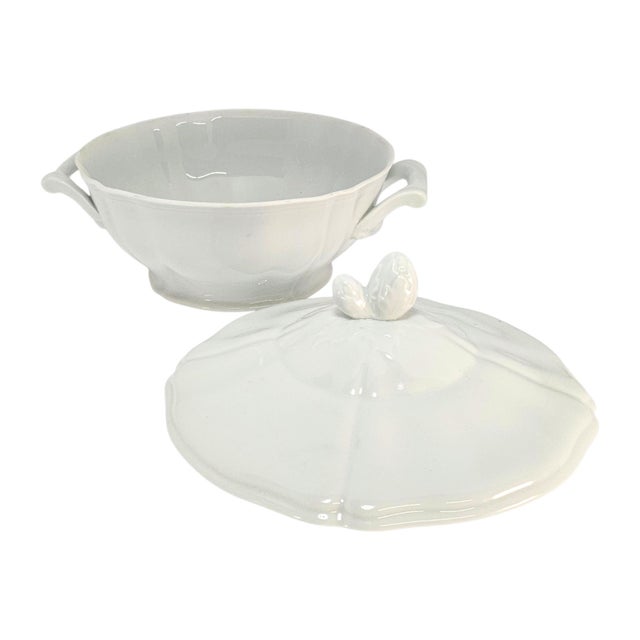 Mid-Century Limoges France White Porcelain Scalloped Covered Tureen For Sale - Image 12 of 18