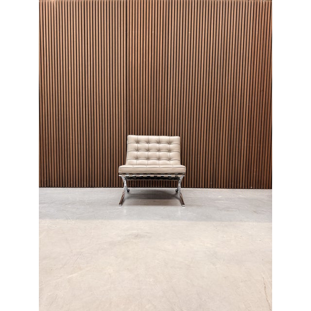 Barcelona Chair in Light Grey Volo Leather by Ludwig Mies van der Rohe for Knoll Inc. / Knoll International, 2010s For Sale - Image 6 of 6