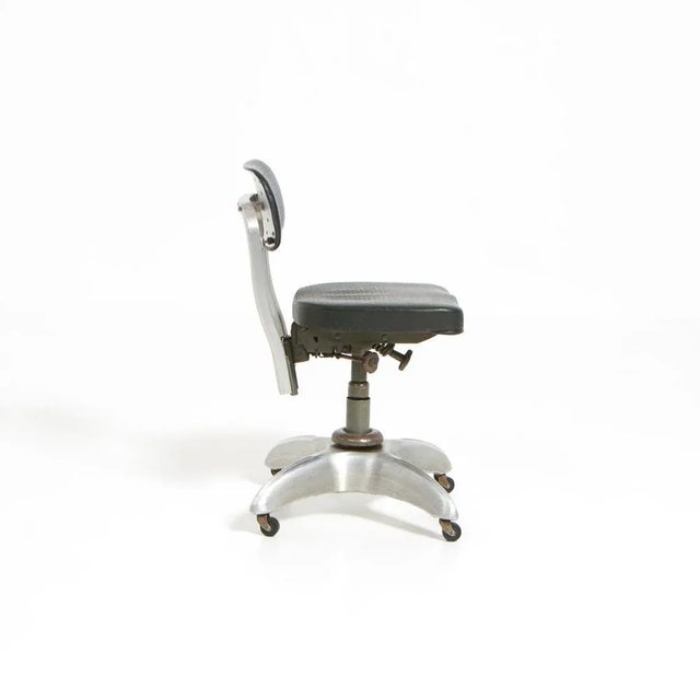 This aluminum and steel industrial swivel desk chair was manufactured by Good Form in the 1930s. The model of this office...