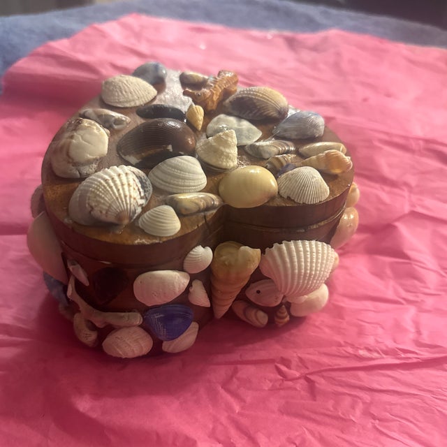 Heart-Shaped Sailor’s Valentine Seashell Trinket Box For Sale In Minneapolis - Image 6 of 6
