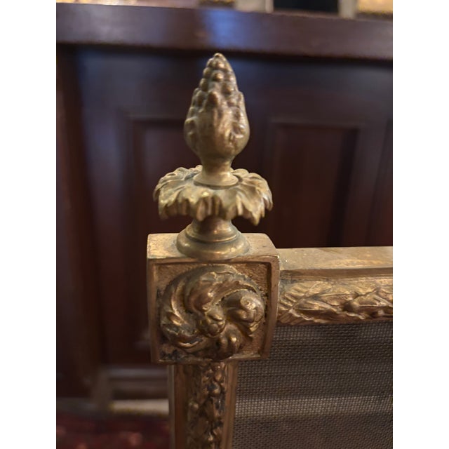 Early 20th Century Early 20th Century French Brass Fireplace Screen With Floral & Ribbon Motifs [Sp] For Sale - Image 5 of 9