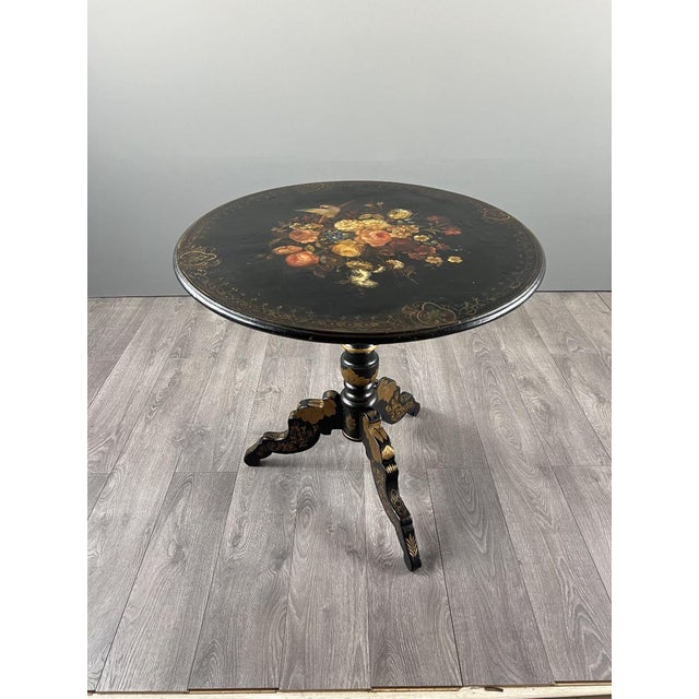 19th Century 19th Century Napoleon III Pedestal Table in Black Lacquered Wood with Painted Floral Decoration For Sale - Image 5 of 10