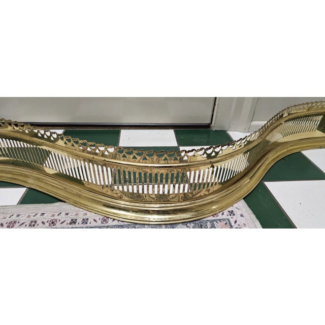 Late 20th Century Virginia Metalcrafters Colonial Williamsburg Brass Serpentine Fender Cw 102 For Sale In Cleveland - Image 6 of 11
