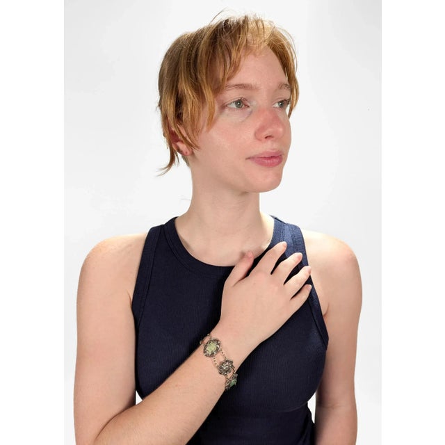 A fine signed Chinese bracelet. Consisting of 6 silver medallions linked by oval cable chain links. Four Medallions have...