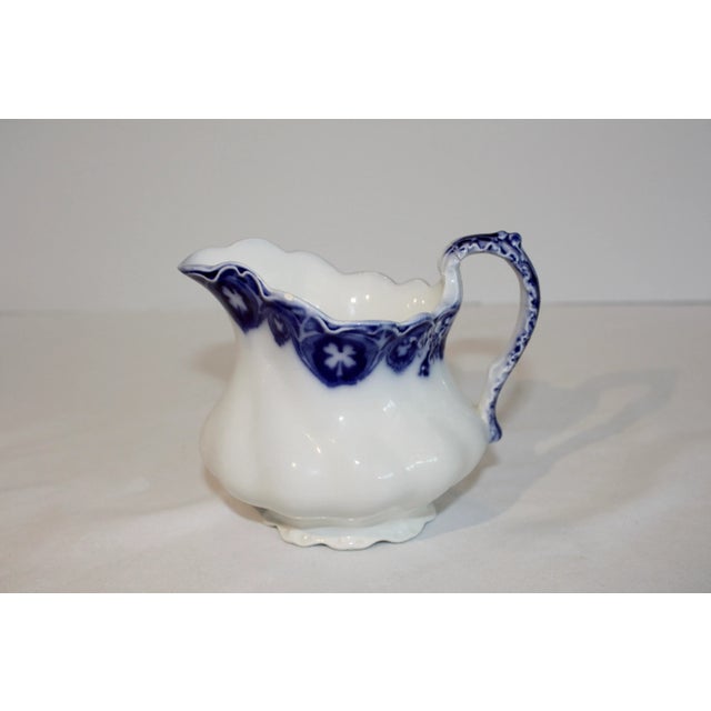 Traditional Antique English Savoy Creamer & Sugar For Sale - Image 3 of 10