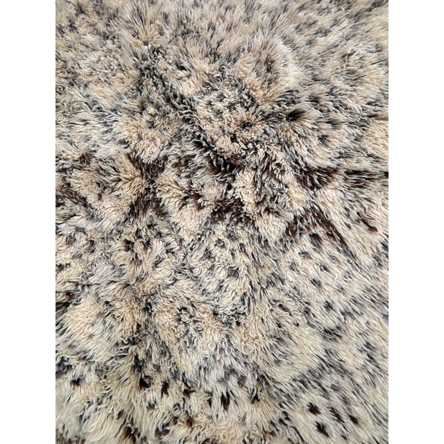 Textile Large Vintage Moroccan Beni Ouarain Marmoucha Rug – Hand Knotted Berber Wool Carpet – Ivory Tribal Atlas Rug For Sale - Image 7 of 12