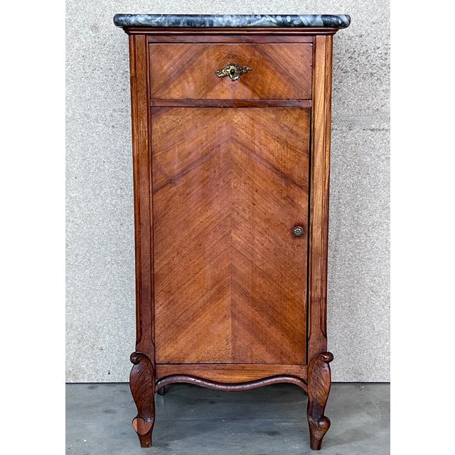 Art Nouveau 1900s, Art Nouveau Pair of Walnut Nightstands With Crest and Marble Top For Sale - Image 3 of 9