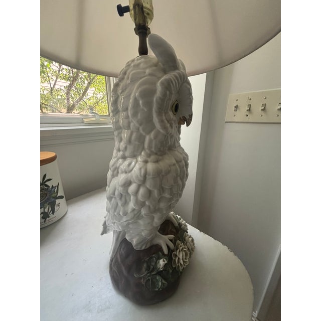 Early 20th Century Vintage Majolica Owl Lamp Made in Italy by Mottahedeh Including Shade For Sale - Image 5 of 13