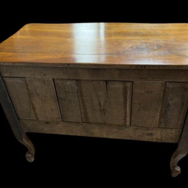 Provençal Arlesian Louis XV Commode in Walnut, 18th Century For Sale - Image 3 of 4