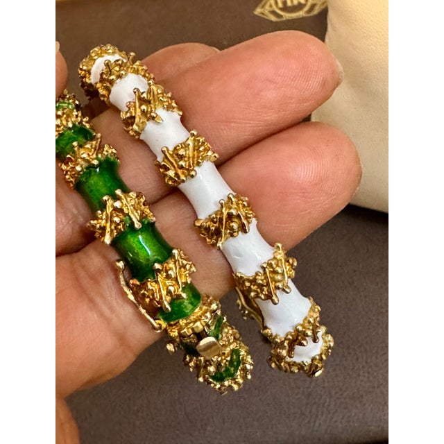 Enamel Bangle / Bracelet pair one White one Green in 18 Kt Yellow Gold 75 gm For Sale In New York - Image 6 of 18