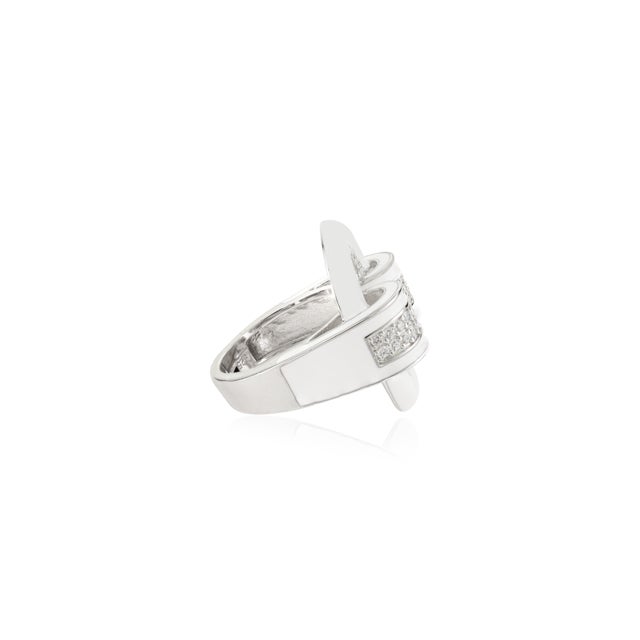 White Gold Chunky Diamond Interlock Ring for Women- Size 7 For Sale - Image 6 of 10