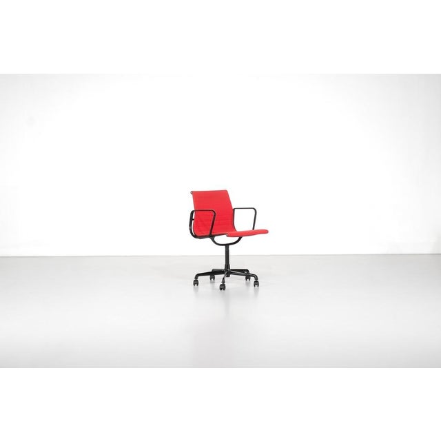 EA 117 Armchair by Charles Ray Eames for ICF, 1980s For Sale - Image 4 of 16