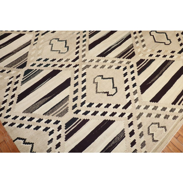 Mid-Century Modern Mid 20th Century Modern Room Size Turkish Kilim For Sale - Image 3 of 18