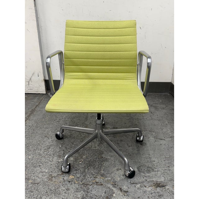 Design Plus Gallery presents the Eames Aluminum Group Management Chair from Herman Miller. Designed by Charles and Ray...