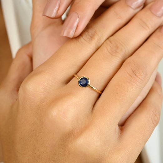 Dainty Brilliant Blue Sapphire Ring in 14k Yellow Gold Size 6.5 For Sale In New York - Image 6 of 11