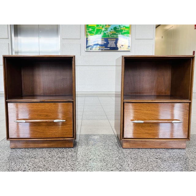Mid-Century Modern Widdicomb Walnut Nightstand End Tables by T. H. Robsjohn-Gibbings - A Pair For Sale - Image 3 of 11