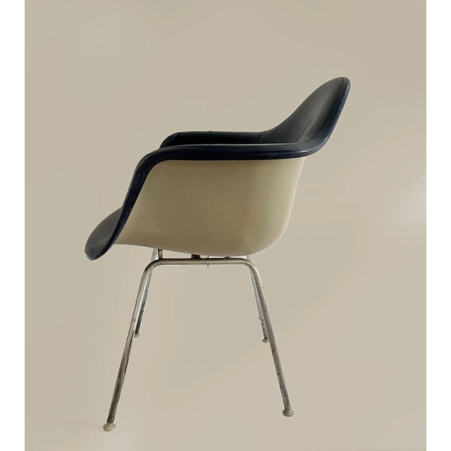 Mid-Century Modern Eames for Herman Miller Molded Plastic Shell Armchair For Sale - Image 3 of 11