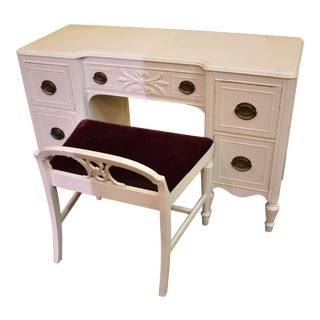 Huntley Vintage White Painted Bedroom Vanity Desk, Mirror & Chair - Set of 3 For Sale