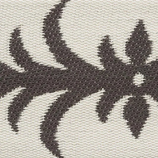 Derived from the beloved Acanthus Stripe pattern, this woven tape features a stylized leaf motif and provides an elegant...