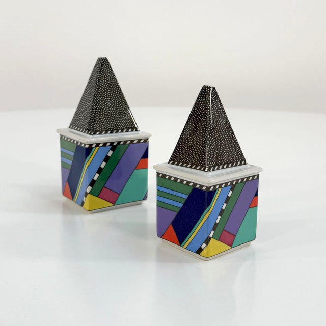 Salt & Pepper Metropol by Barbara Brenner for Rosenthal Studio, 1990s, Set of 2, in Good conditions. Designed 1990 to 1999...