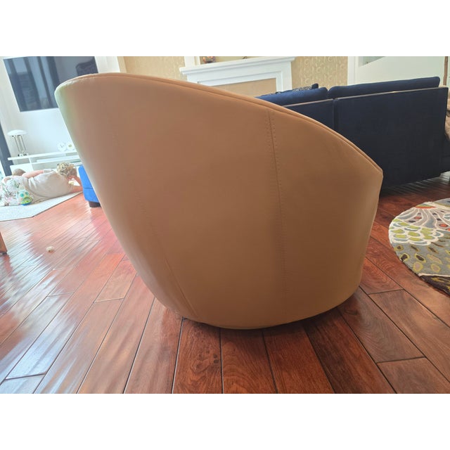Modern Set of 4 Vintage Tan Leather Lounge Chairs With Matching Ottomans Attributed to Vladimir Kagan For Sale - Image 3 of 15