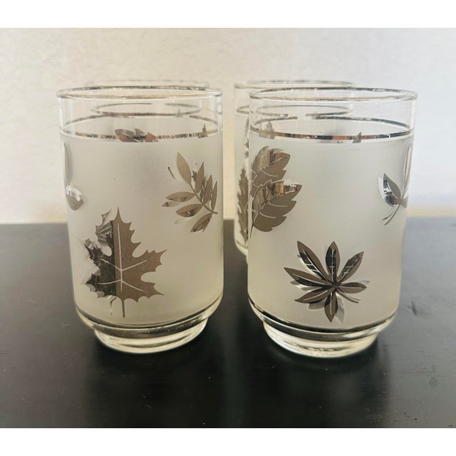 Libbey Glass Co. Vintage Mid-Century Modern Libbey Silver Leaf Motif Tumbler Glasses - Set of 4 For Sale - Image 4 of 4
