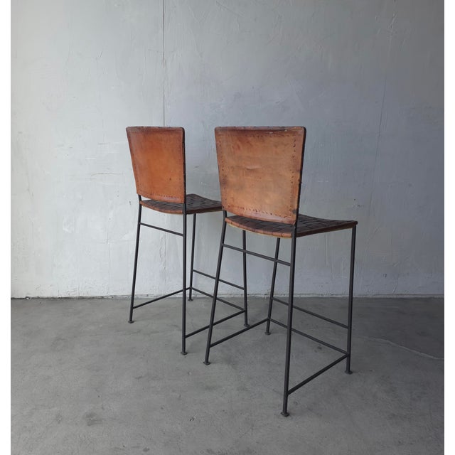 Pair of 1950s Woven Leather and Iron Bar Stools After Swift and Monell For Sale In Las Vegas - Image 6 of 9