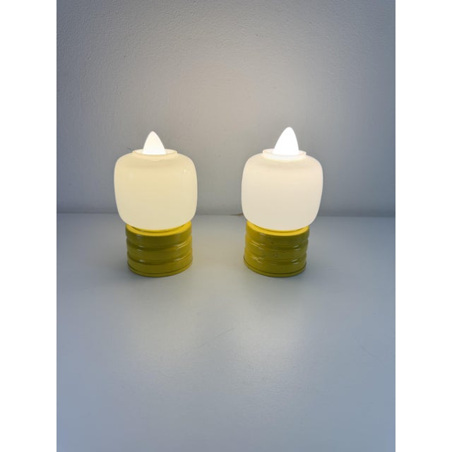 Set of 2 vintage bedside lamps in colored metal and opaline glass, 1970s Intact and in good condition, E14 lamps Height 17...