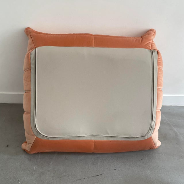 Mid-Century Modern Togo Pouf by Michel Ducaroy for Ligne Roset , 1970s For Sale - Image 3 of 5