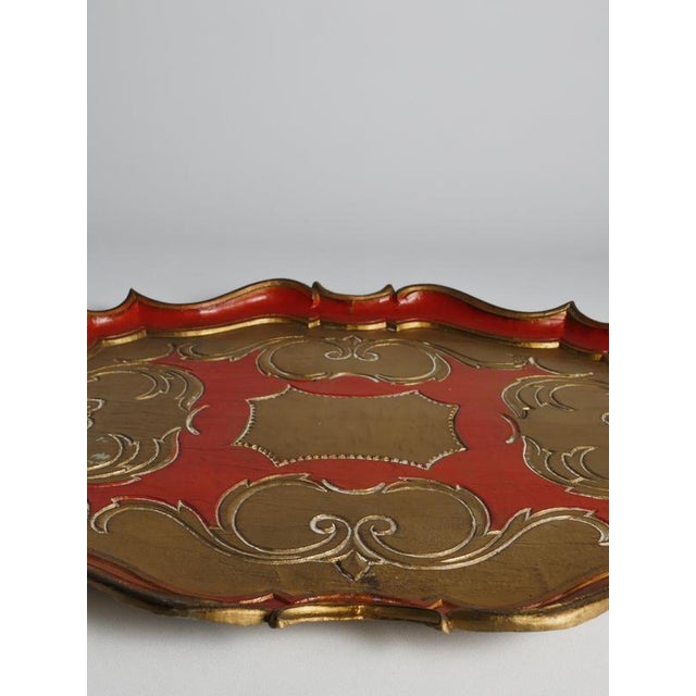Hollywood Regency Mid-Century Florentine Rococo Style Scalloped Red Giltwood Tray, Italy, 1950s For Sale - Image 3 of 14