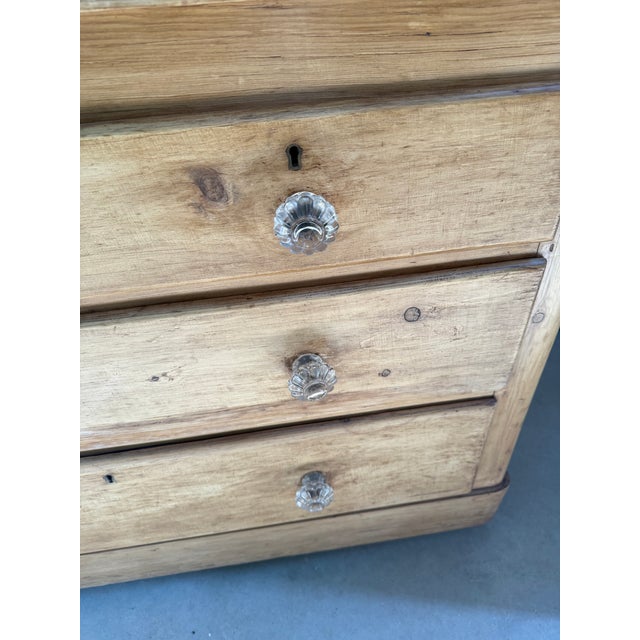 Antique Pine Two Over Two Drawers - Chest of Drawers With Glass Knobs From England For Sale - Image 9 of 18