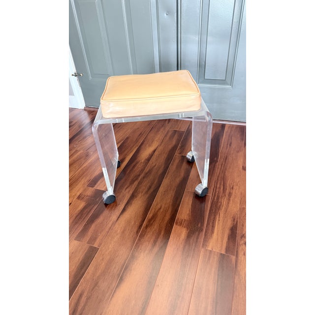 1970s Waterfall Lucite Vanity Stool on Rollers For Sale In Tampa - Image 6 of 7