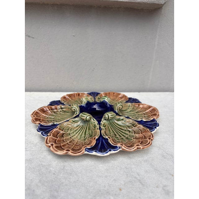 Very rare French Majolica dark blue, pink and grey oyster plate unsigned from Fives Lille, circa 1890.