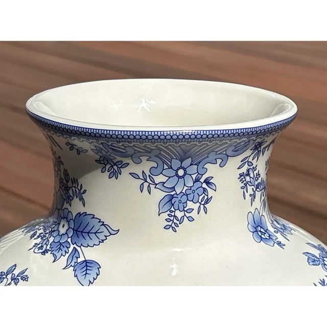 Late 20th Century Vintage Chinoiserie Porcelain Vase For Sale - Image 5 of 10