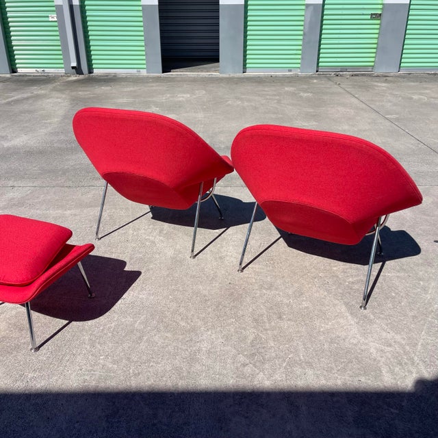 Early 21st Century Eero Saarinen Womb Chair by Knoll, a Pair W/ Ottoman For Sale - Image 5 of 12