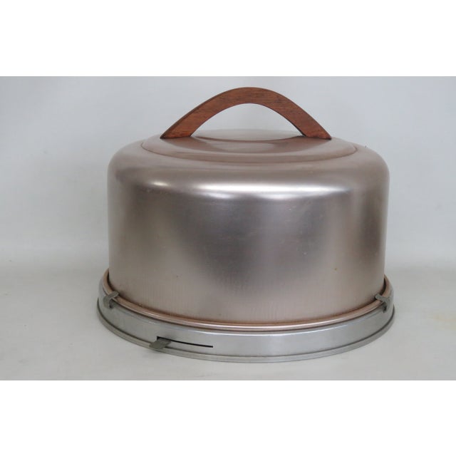 Wood Mirro Usa Round Cake Carrier Dessert Saver Mid Century 1950s Wooden Handle For Sale - Image 7 of 17