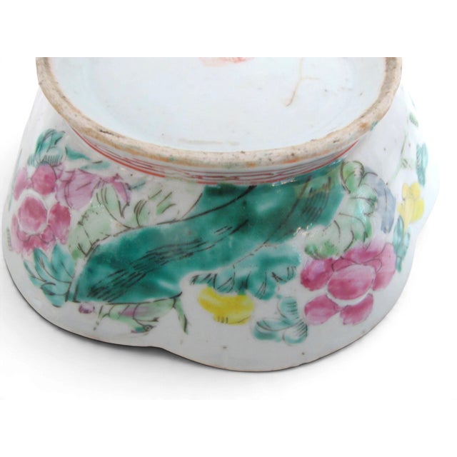 Late 19th Century Chinese Nyonya Ware Famille Rose Porcelain Turquoise Flower Scallop Rim Bowl For Sale - Image 5 of 9