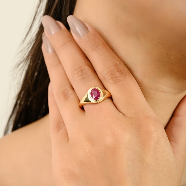 Elevate your jewelry collection with this exquisite 14k gold vintage style ruby signet ring, inspired by timeless Art Deco...